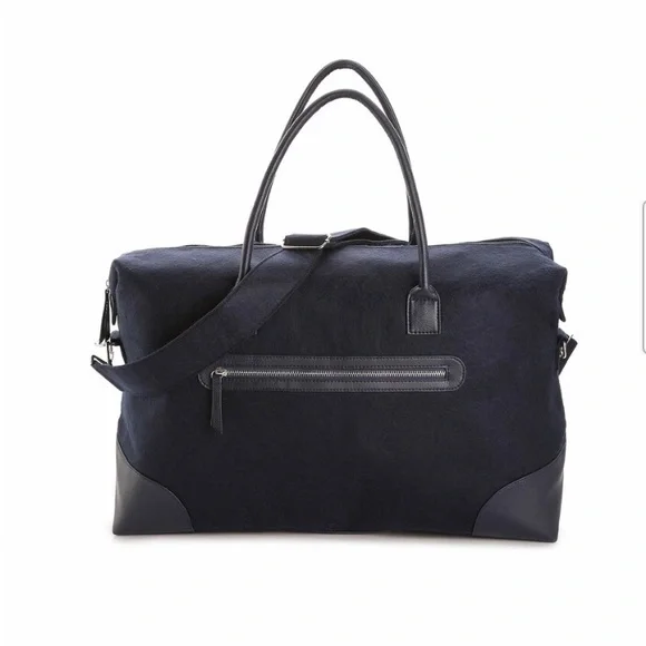 ♻️Reposted New DSW navy felt weekender bag for your traveling - Picture 3 of 14
